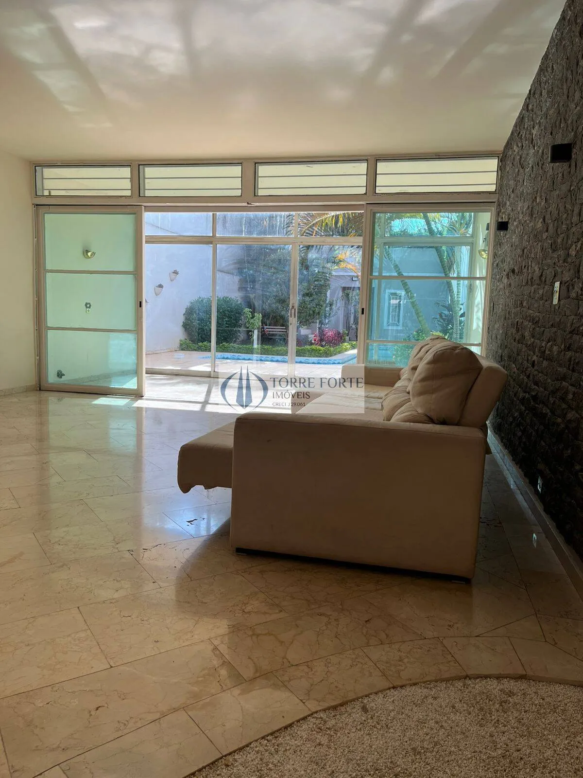 Imagem Maravilhoso sobrado com 400m² 3 dormitórios sendo 2 suítes 4 vagas, piscina
