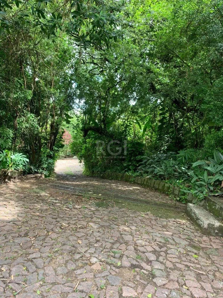 Imagem Terreno de 5.280 m², com 3 casas, no bairro Ponta Grossa, em Porto Alegre.