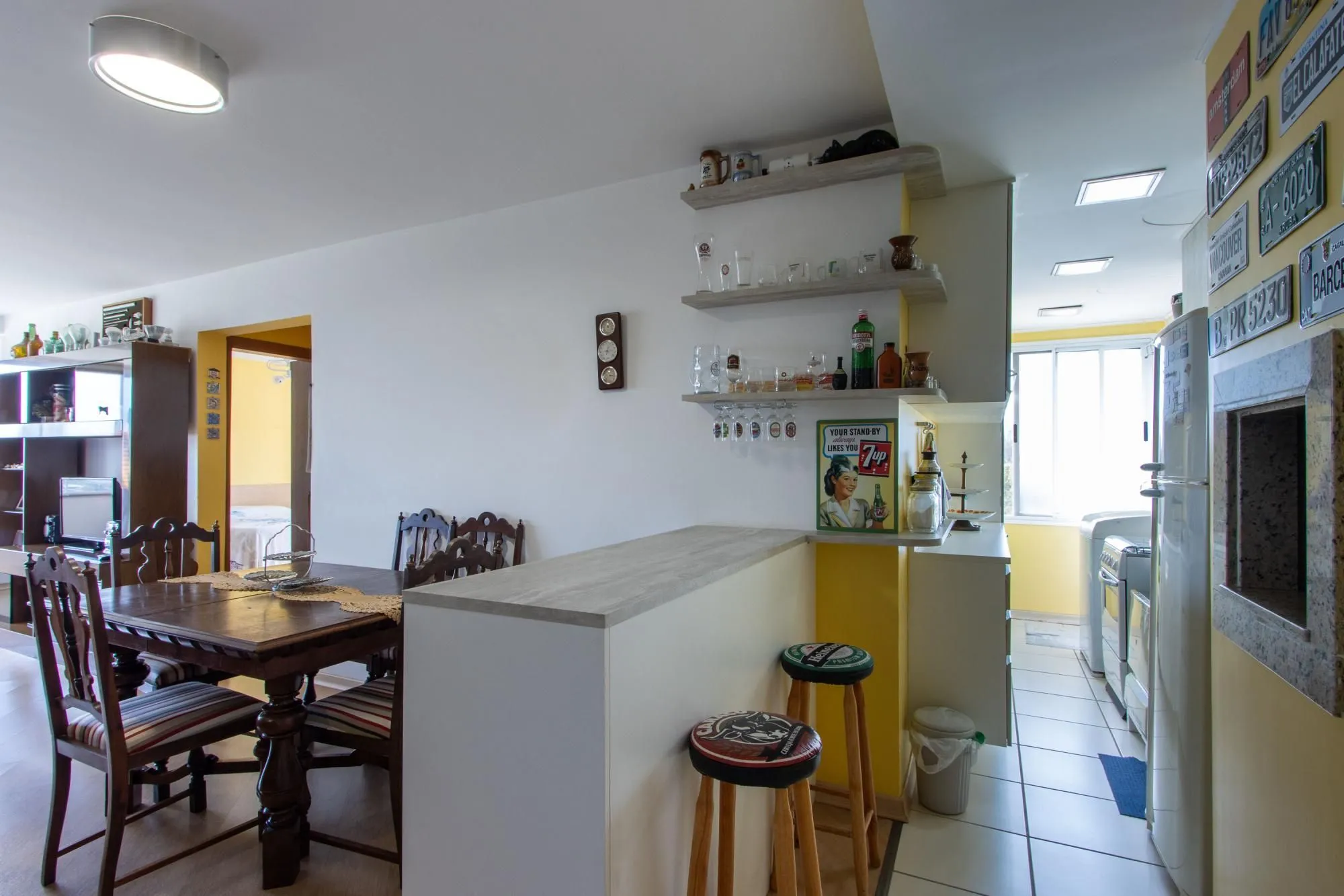 Imagem Apartamento de 2 dormitórios, na zona sul de Porto Alegre, semi-mobiliado, churrasqueira e box escriturado.