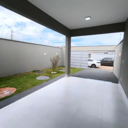 Imagem Casa De 2/4 Com Suite Om Quintal Grande E Otimo Acabamento No Parque Montreal