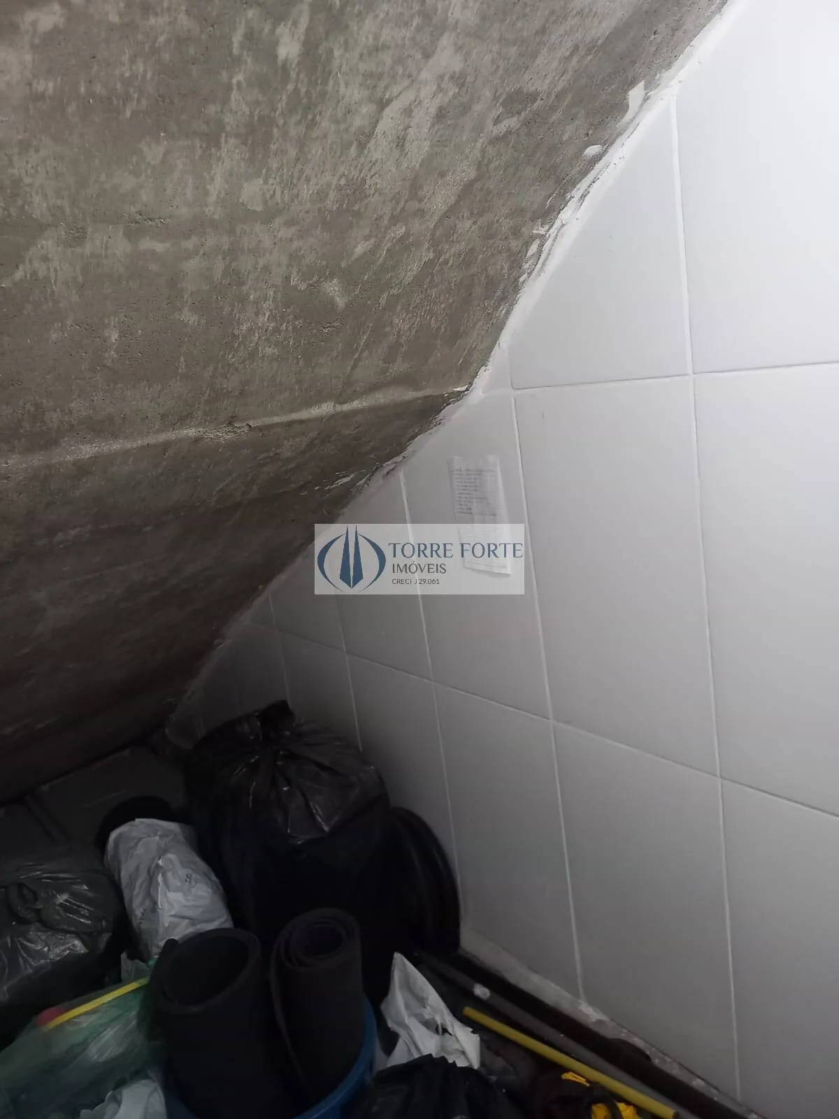 Imagem Sobrados com 8 dormitorios 4 suites 2 vagas cobertas na Penha.