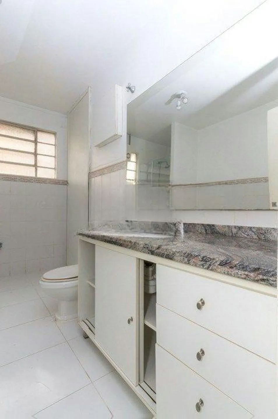 Imagem Apartamento de 3 dormitórios à venda no Bairro Centro Histórico - Porto Alegre