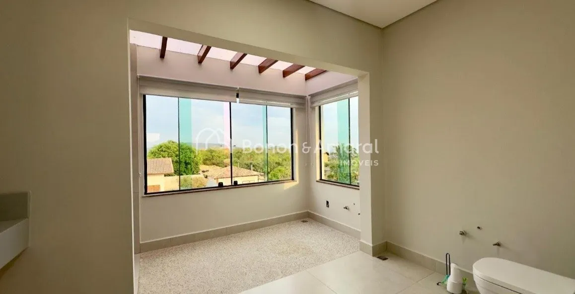 Imagem "Elegância e Conforto em Cada Detalhe: Sobrado de Alto Padrão em Condomínio Exclusivo"