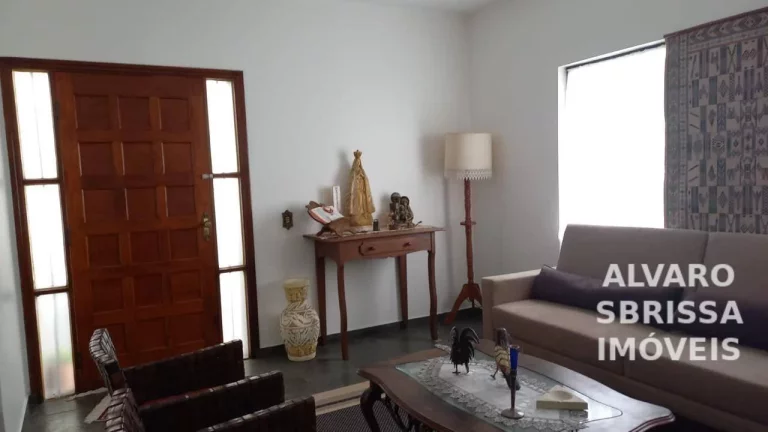 Imagem Casa Espaçosa com 3 Quartos, Suíte, Churrasqueira e Garagem para 4 Carros – Conforto e Praticidade para Sua Família!