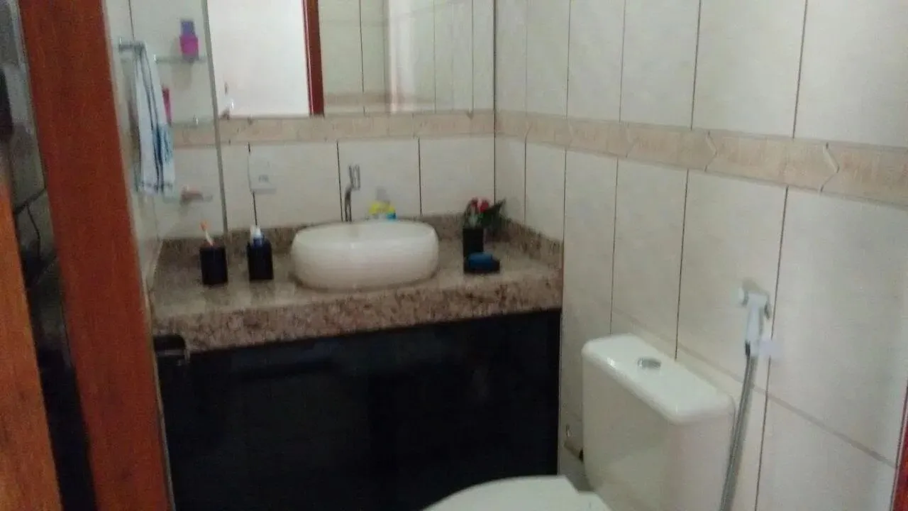 Imagem Casa em Condomínio para Venda em São Pedro da Aldeia / RJ no bairro Rua do Fogo