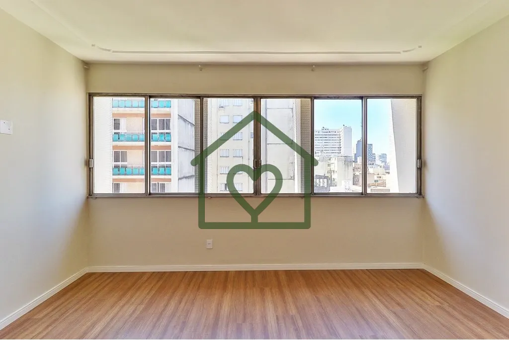 Imagem Apartamento com três dormitórios sendo uma suíte, cuja sacada permite visualizar o nascer e o pô...