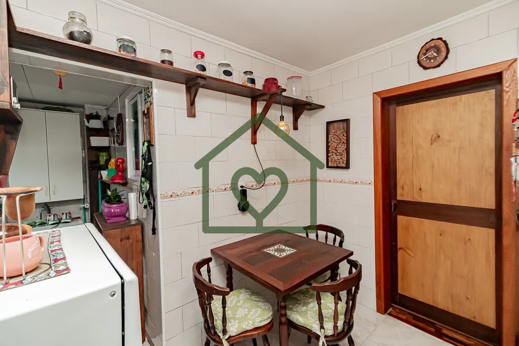 Imagem Heras vende excelente apartamento: 
 
- 3 dormitórios 
- Cozinha com copa 
- Área de serviço inde...
