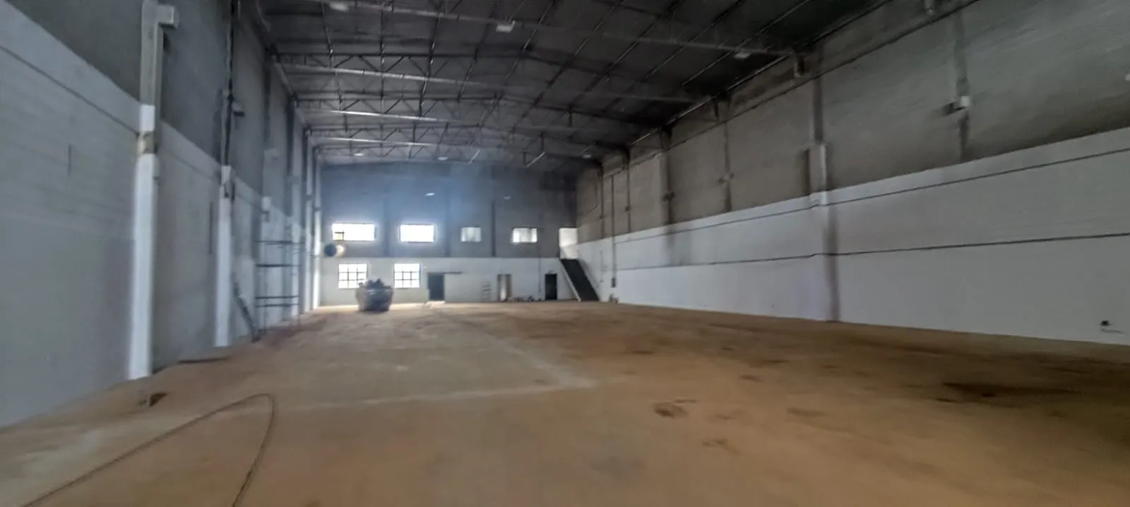 Imagem Galpão Industrial para Alugar em Sorocaba | 1.200 m² | Pé-Direito 13m | Piso 5 Ton | Zona Industrial - Éden