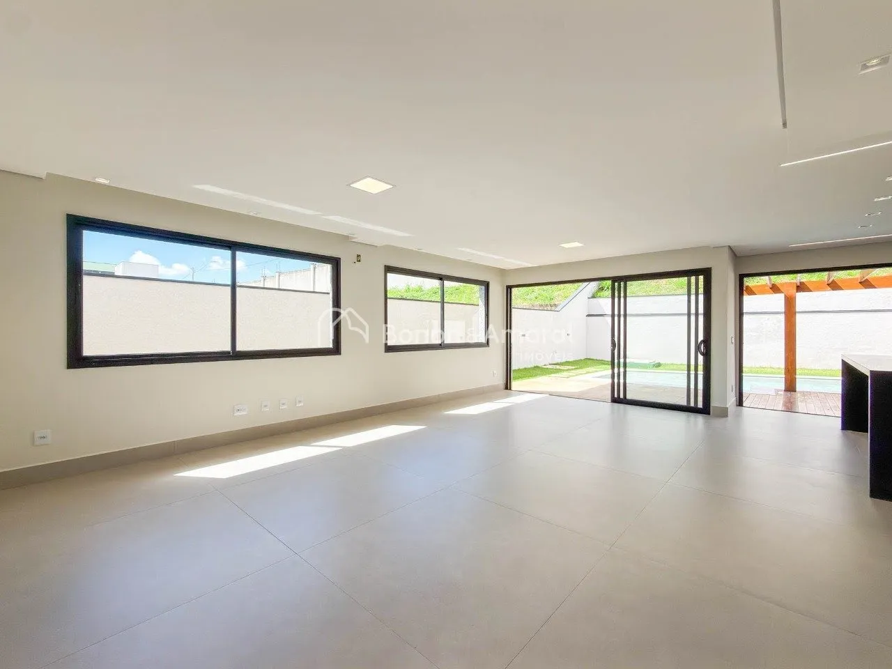 Imagem Casa Moderna com Piscina no Condomínio Bella Campinas - Exclusividade e Conforto em Localização Estratégica
