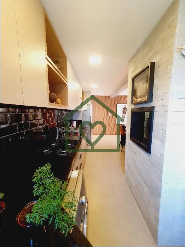 Imagem Excelente apartamento totalmente mobiliado, com planta de 3 dormitórios transformada em 2, sendo 1 ...