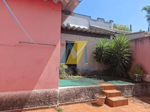 Imagem Sobrado Espaçoso com 300m², 4 Dorms, Edícula e 4 Vagas