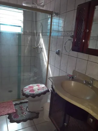 Imagem Imóvel amplo com 3 quartos, sendo 1 suíte, e 4 banheiros no total. garagem para dois autos, sala d...