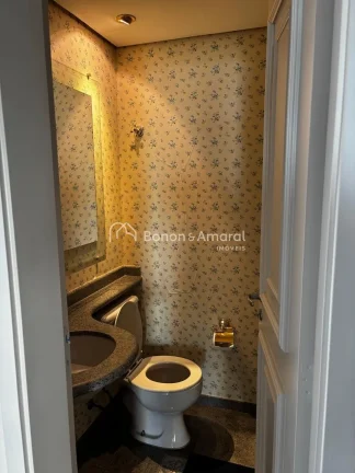 Imagem Conforto e praticidade em um apartamento ideal para quem busca morar bem. O imóvel conta com um dor...
