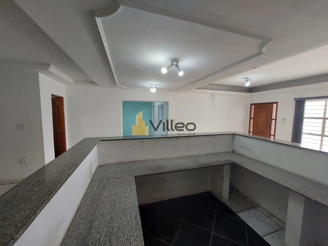 Imagem Localizada na Avenida Doutor Ulisses Guimarães, 2020 - Jardim Santo André 2, esta ampla casa comer...