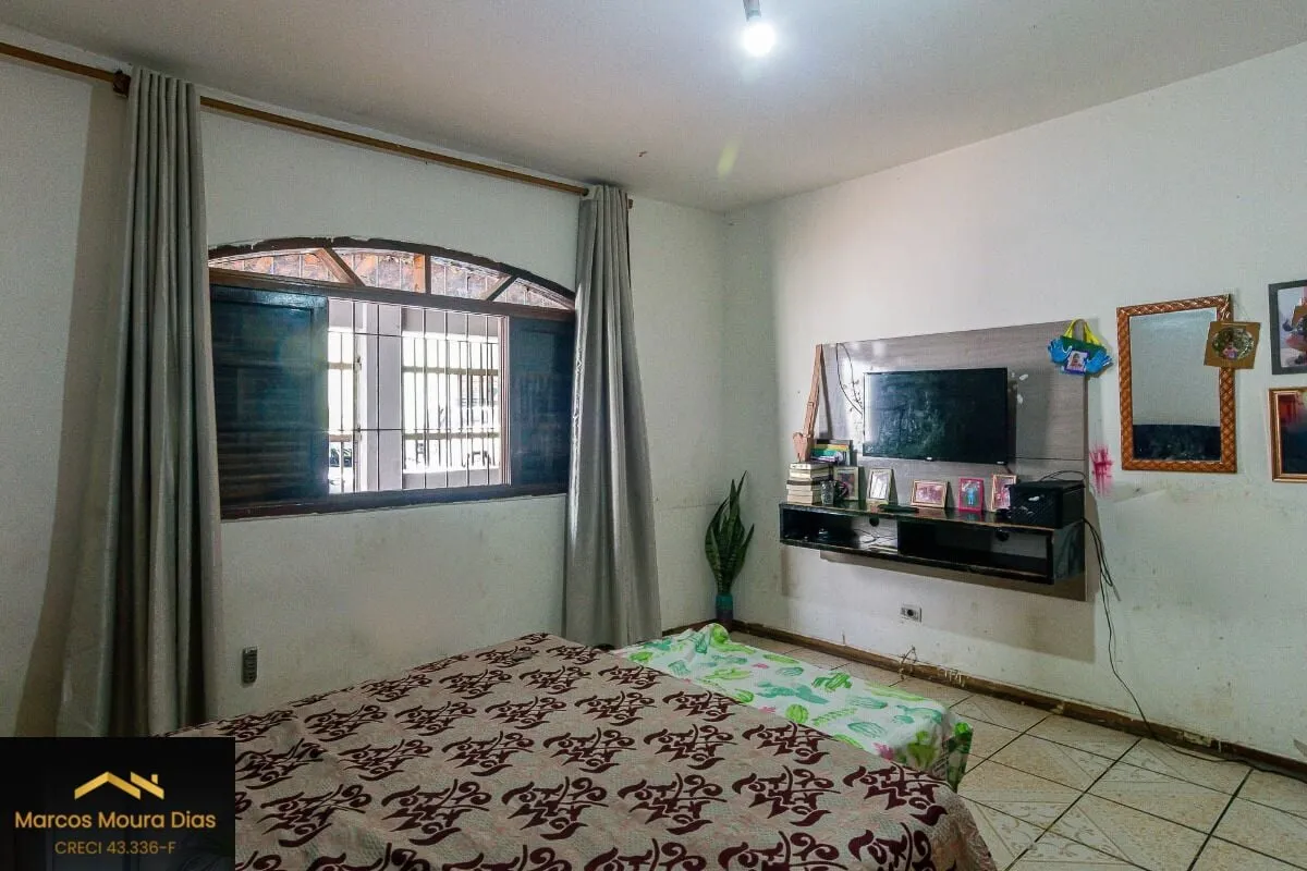 Imagem Casa no Jardim Esmeralda, 3 vagas de garagem, 4 quartos e Churrasqueira- região Rio Pequeno