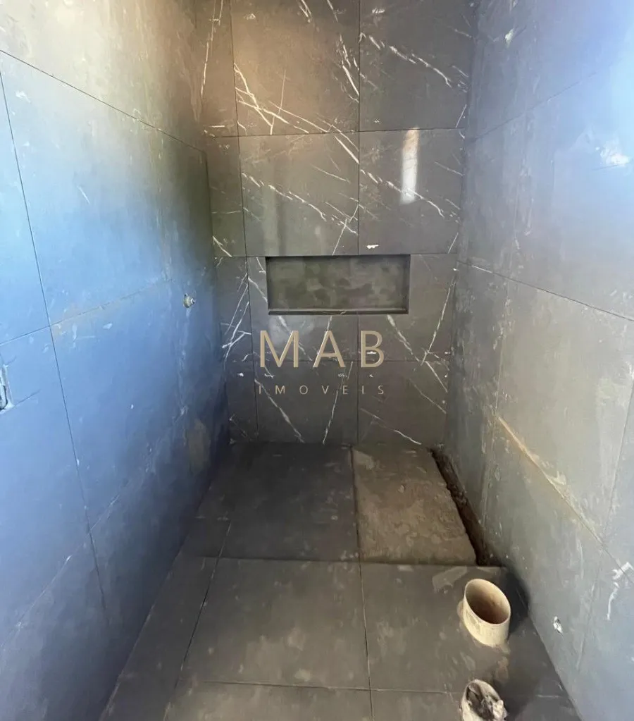 Imagem Espetacular casa à venda em Florianópolis-SC, no bairro Ingleses! 3 quartos sendo 2 suítes, 3 salas, 4 banheiros, 3 vagas de garagem, 326,00m².
