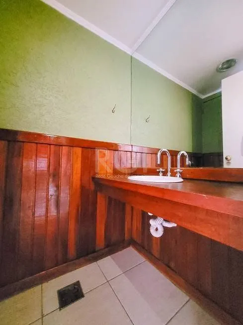 Imagem Apartamento 94m² - semi mobiliado, 2 dormitórios, 1 suíte, terraço e 2 vagas de garagem no Moinhos de Vento