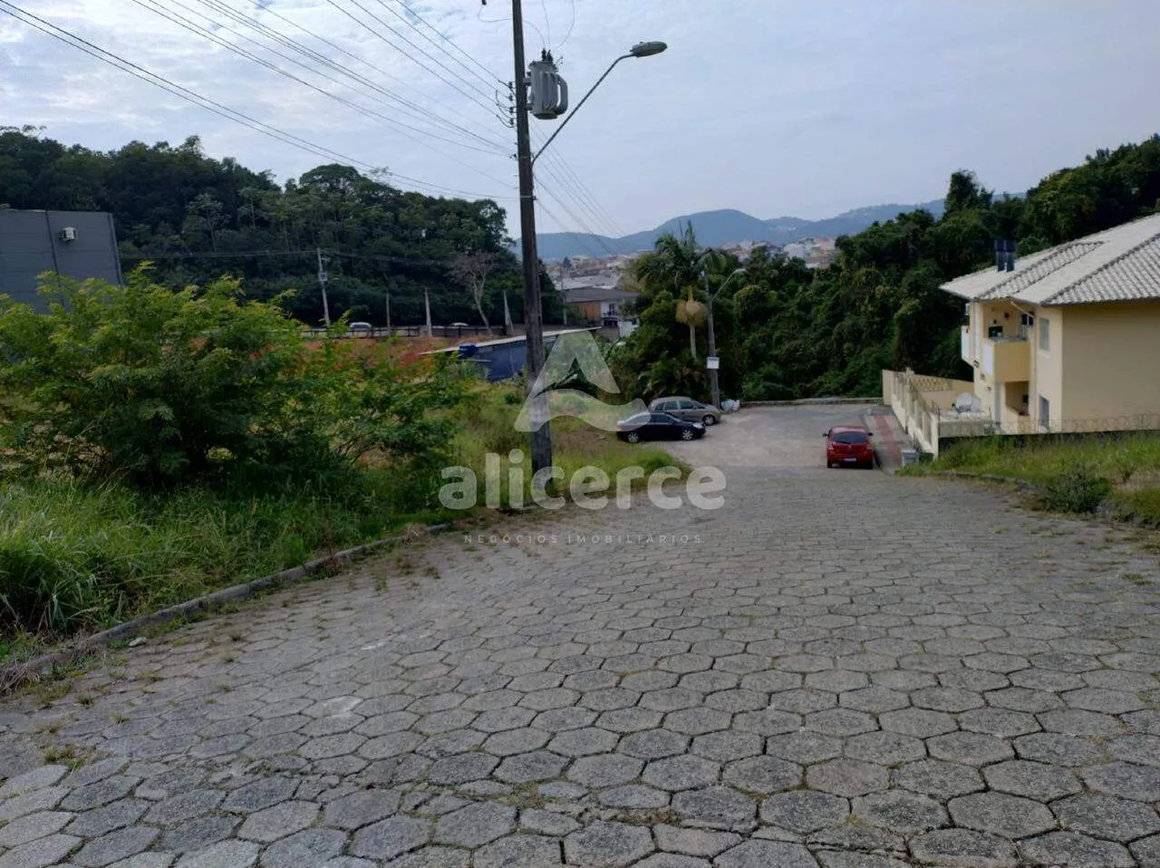 Imagem Terreno à venda com , 301,36m² em Forquilhas São José