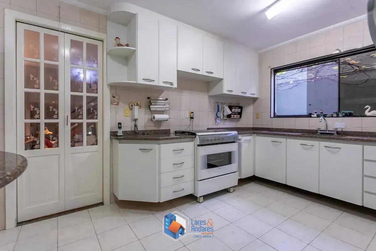 Imagem Sobrado para venda em Jardim Santo Antoninho com 3 quartos, sendo 3 suítes, 150m²