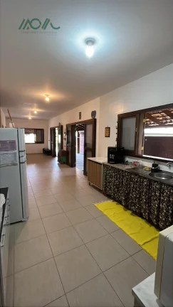 Imagem Casa à Venda em Itapoá SC, 3 Dormitórios, Próxima à Praia e Comércio Local
