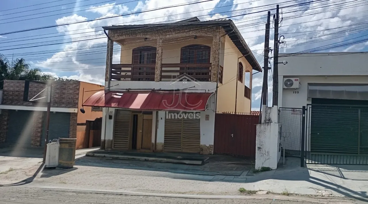 Imagem Casa com 3 quartos com barracão comercial no piso inferior à venda em Valinhos.