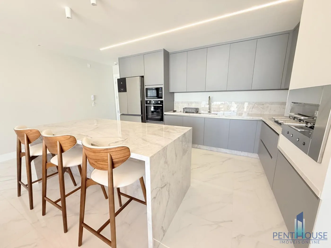 Imagem Apartamento Zona Central para Venda em Balneário Camboriú, CENTRO, 3 dormitórios, 3 suítes, 4 banheiros, 2 vagas