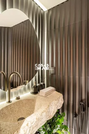 Imagem Apartamento de Luxo no Leblon: 2 quartos, 1 suíte, 2 salas, 2 banheiros, 1 vaga. 133m², próximo à praia, novíssimo, com piscina.