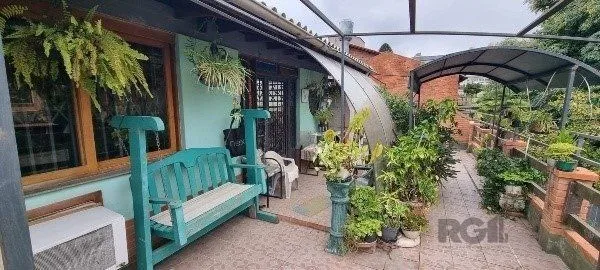 Imagem Vende-se ampla casa 6 quartos, 2 suítes, 5 vagas de garagem, churrasqueira e duas entradas individuais - 360m² - Chácara das Pedras