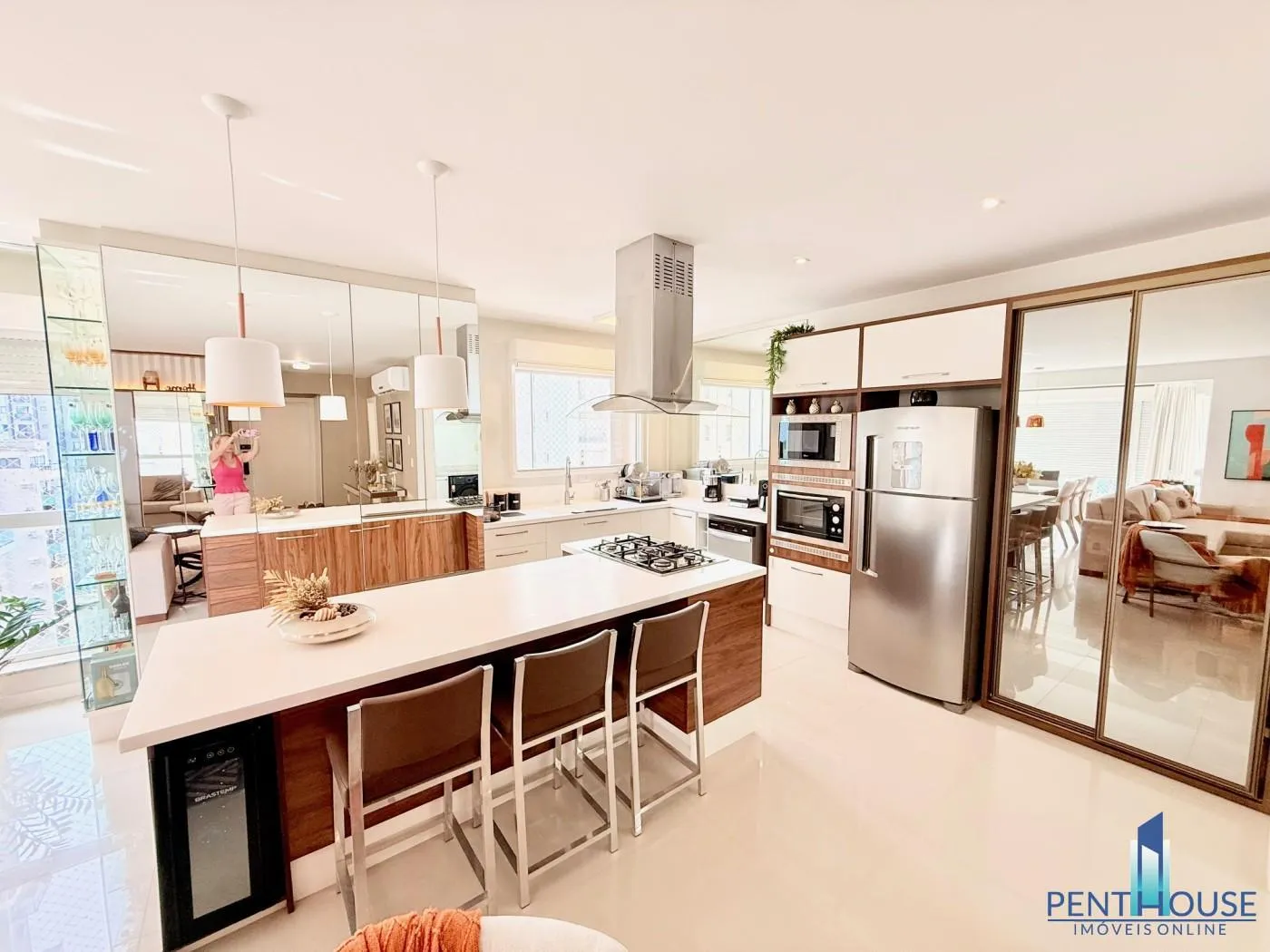 Imagem Apartamento Quadra Mar para Venda em Balneário Camboriú, CENTRO, 3 dormitórios, 3 suítes, 4 banheiros, 4 vagas