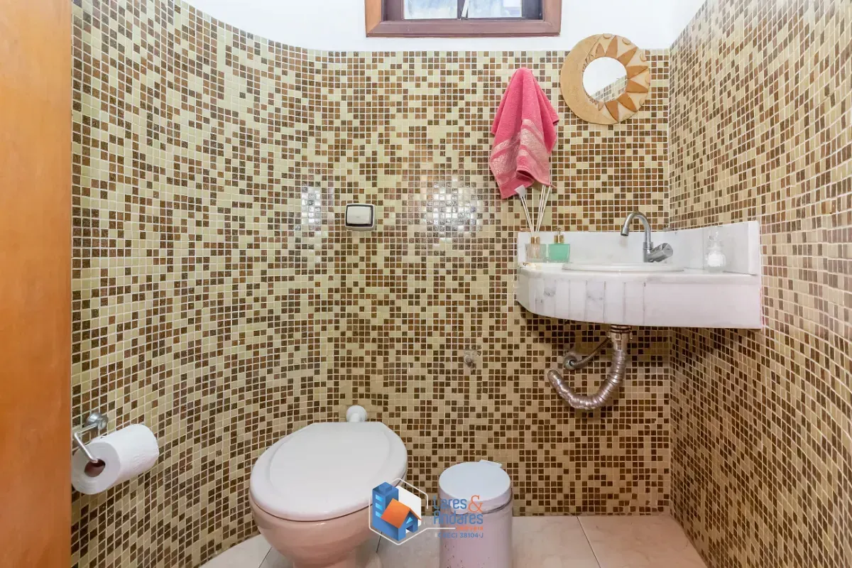 Imagem Sobrado para venda em Jardim Regina com 3 quartos, sendo 1 suíte, 224m²