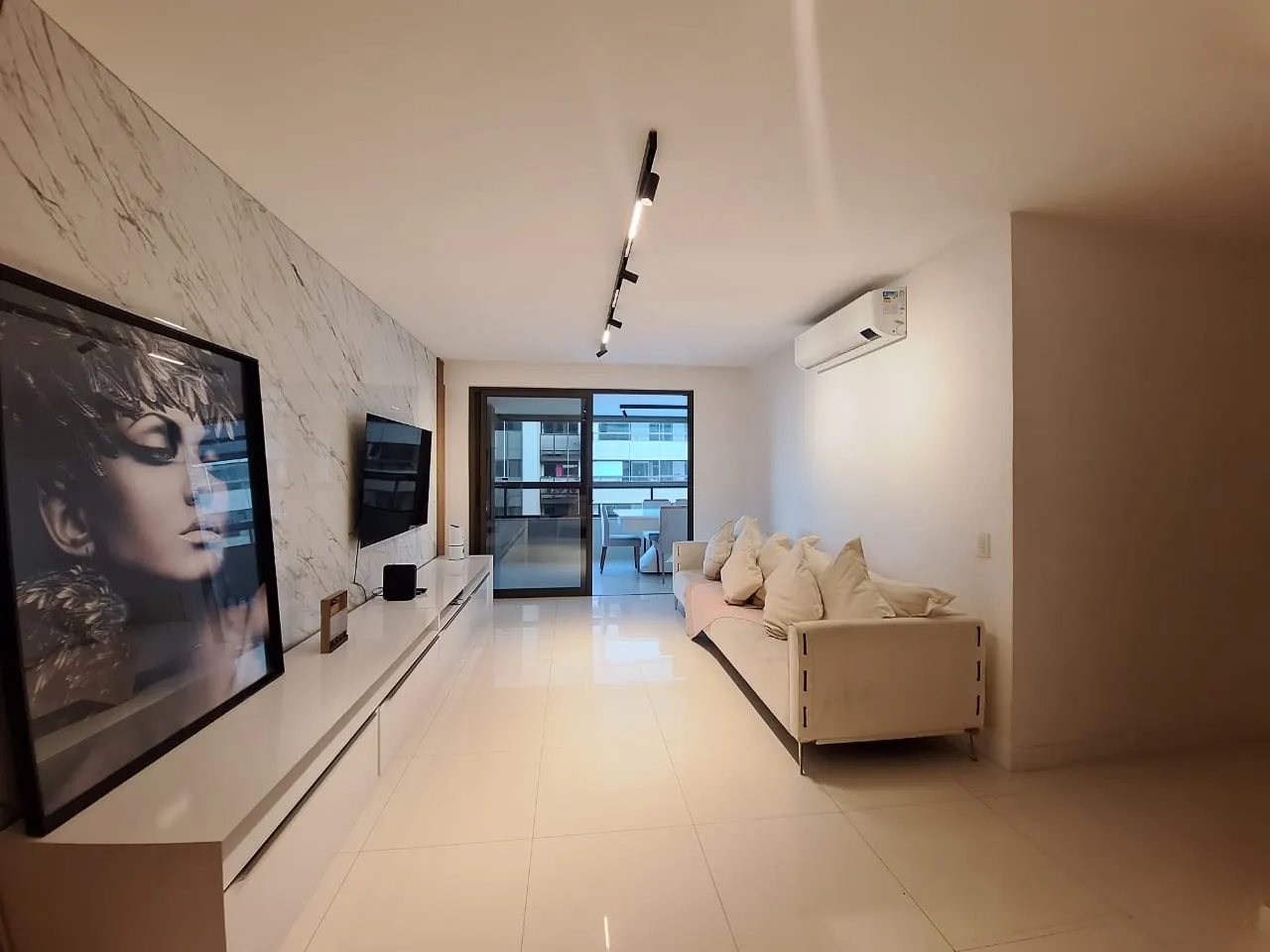 Imagem Apartamento para Venda em Rio de Janeiro, Barra da Tijuca, 4 dormitórios, 2 banheiros, 2 vagas