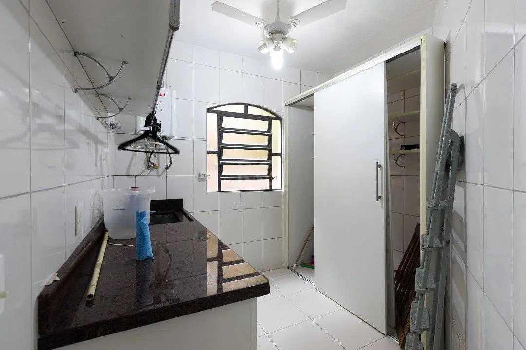 Imagem Casa para Venda - 430m², 4 dormitórios, sendo 1 suites, 5 vagas - Cristal