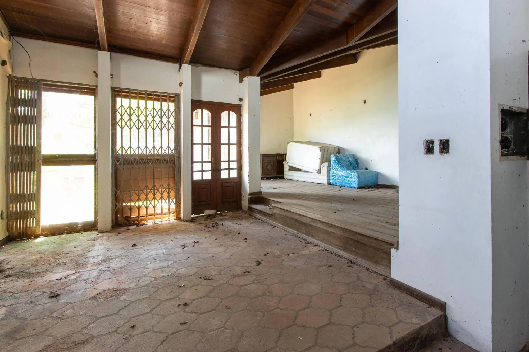Imagem Casa para Venda - 320m², 3 dormitórios, sendo 1 suites, 4 vagas - Cristal