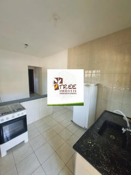 Imagem VENDA DE CASAS TÉRREAS NA VILA ORLANDA, EM SANTA ISABEL/SP, 500m² com quarto, banheiro, sala de estar, cozinha americana e fogão a lenha. CONSULTE-NOS