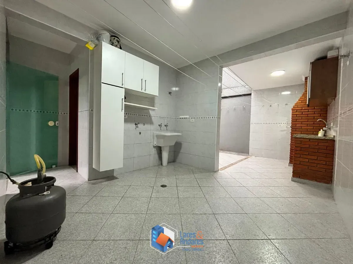 Imagem Sobrado para venda em Jardim Mangalot com 3 quartos, sendo 1 suíte, 193m²