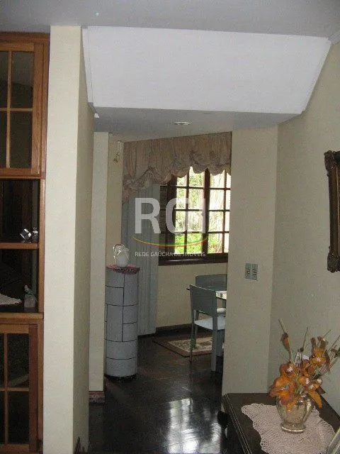 Imagem Casa para Venda - 260m², 3 dormitórios, sendo 1 suites, 7 vagas - Nonoai