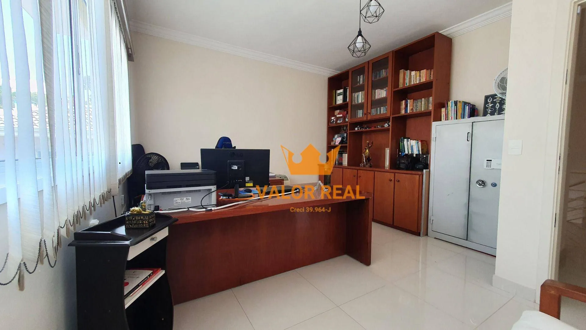Imagem Casa Condominio na Malota Super oferta - 394 m2 AC, 5 dorm, Escrit. 10 vagas.