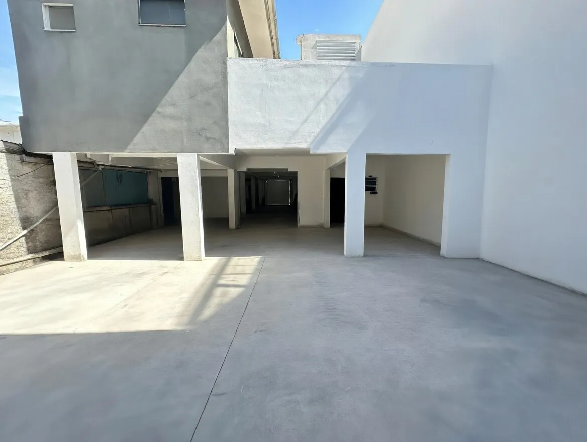 Imagem CASA RESIDENCIAL E COMERCIAL COM GALPÃO OTIMO PARA ESTACIONAMENTO, MORAR E TER SEU NEGOCIO NO MEMSO