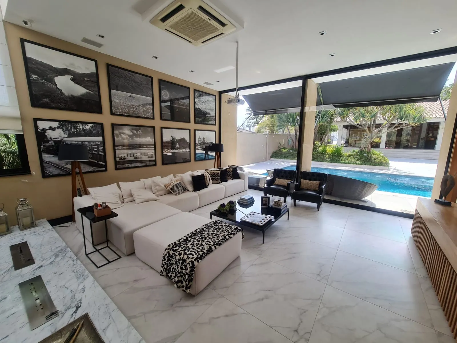 Imagem Alphaville 1 - Casa em Condomínio com 4 suíte(s), 4 dormitórios(s) e 10 vaga(s) de garagem para venda