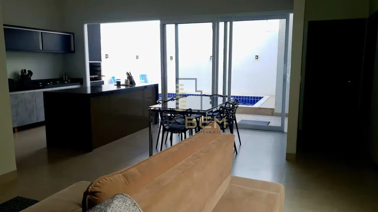 Imagem Descubra o encanto desta magnífica residência, situada no prestigiado bairro Jardim Itália III, e...