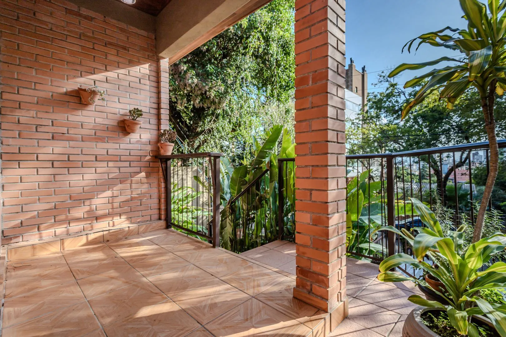Imagem Casa no Jardim Botânico de 2 dormitórios 1 vaga e amplo terreno