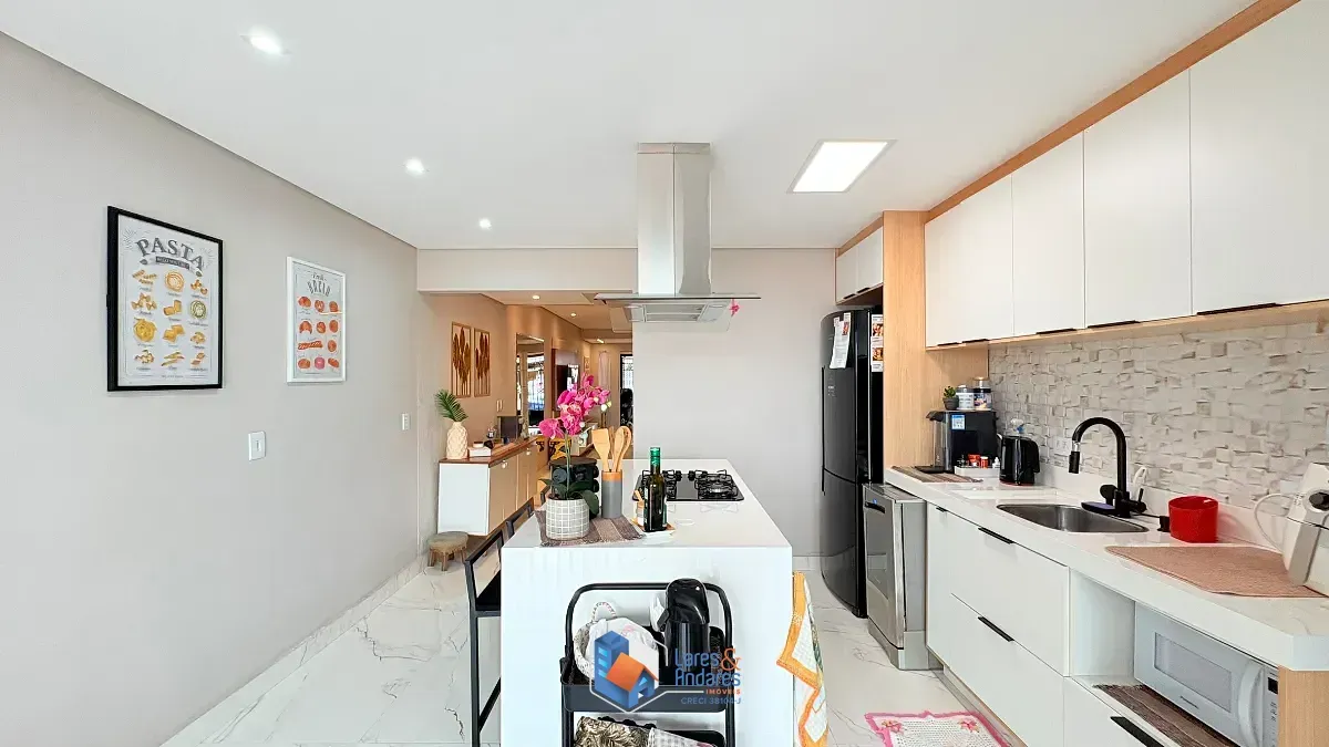 Imagem Sobrado para venda em Jardim Regina com 2 quartos, sendo 2 suítes, 114m²