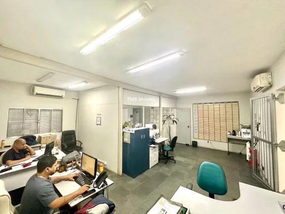 Imagem Galpão com Potencial para "Sale-Leaseback" com 370m2 à venda na Vila Anastácio