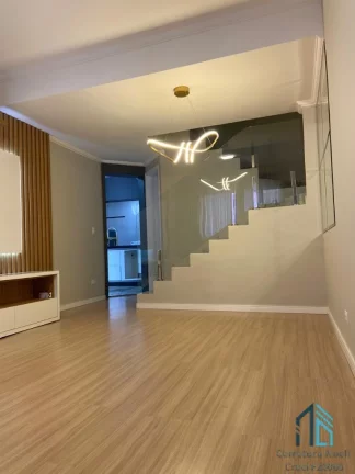 Imagem Sobrado triplex Alto Padrão, 04 quartos c/suíte, 04 vagas, Ático, no Vista Alegre Curitiba -PR