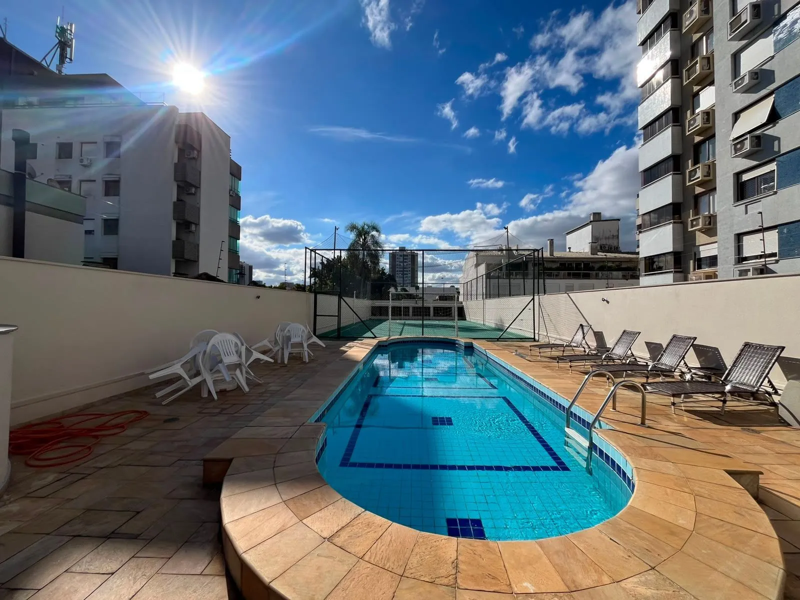 Imagem Apartamanto a venda no Menino Deus com 3 quartos e sacada