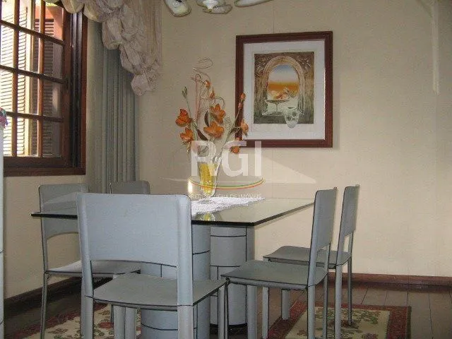Imagem Casa para Venda - 260m², 3 dormitórios, sendo 1 suites, 7 vagas - Nonoai