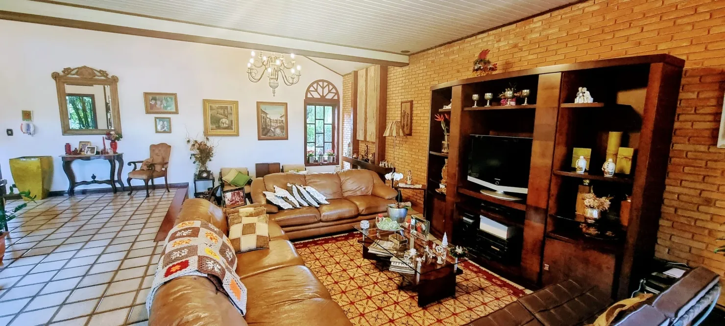 Imagem Residência Exclusiva com Piscina, Lago Ornamental e 3 Suítes