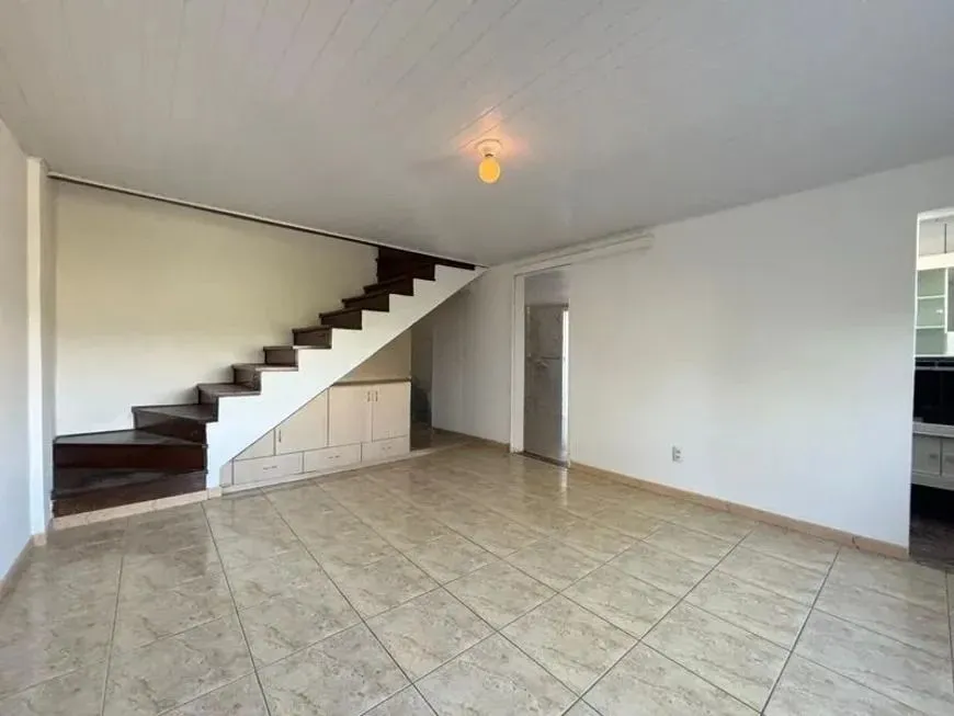 Imagem Casa para venda no bairro Medianeira | 3 dormitórios | Pátio amplo | Espaço gourmet | 298m² | Porto Alegre