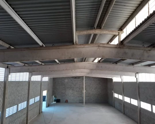 Imagem LOCAÇÃO GALPÃO 1.700,00 M ÁREA CONSTRUÍDA TERRENO 3.248,00 M 25 VAGAS ENTRADA PARA CAMINHÃO ESTRADA EMBÚ / COTIA 600 METROS ROD. RAPOSO TAVARES
