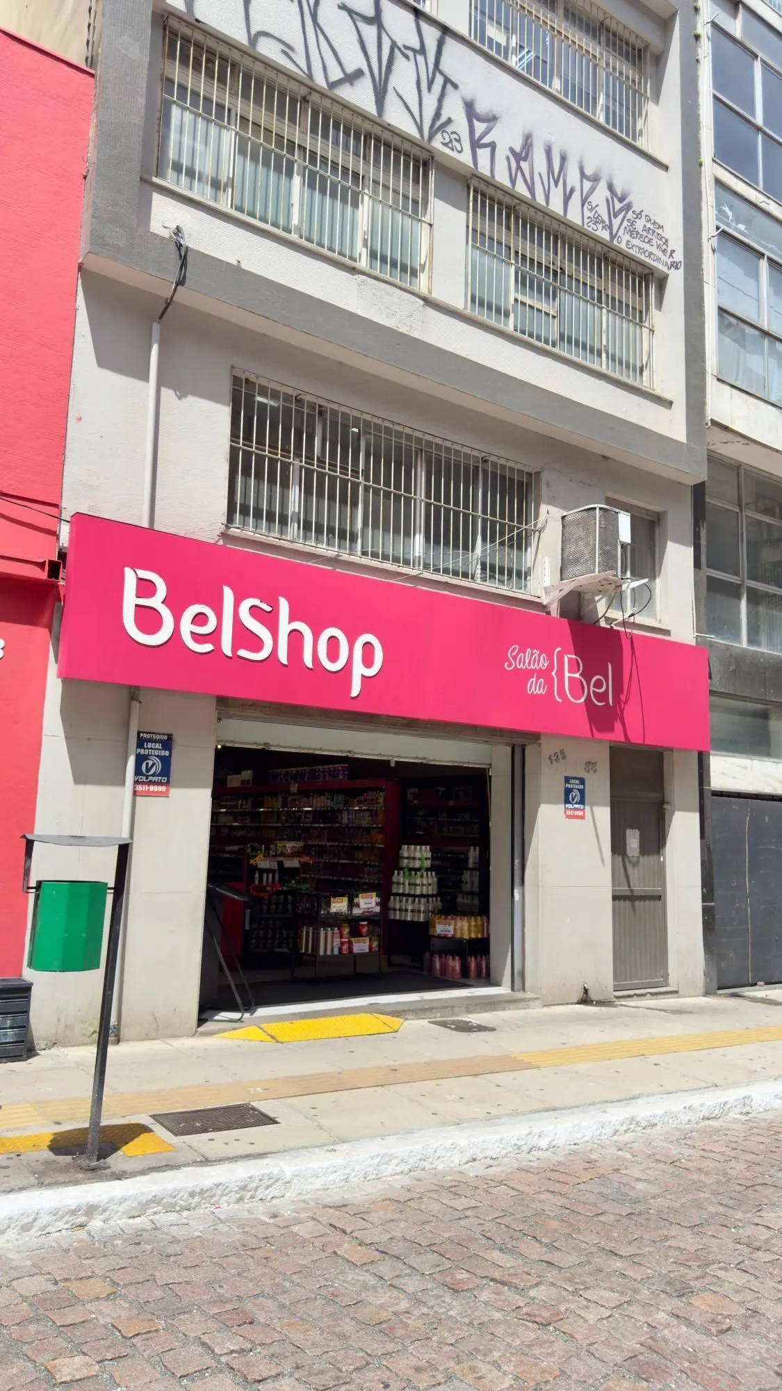 Imagem MÁFFER IMÓVEIS ALUGA - PRÉDIO COMERCIAL COM 900² Rua Dr. Otávio Rocha - Centro | Porto Alegre/RS